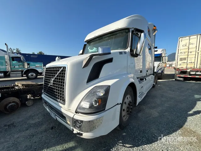 2018 Volvo VNL780 6x4 T/A Sleeper Truck Tractor