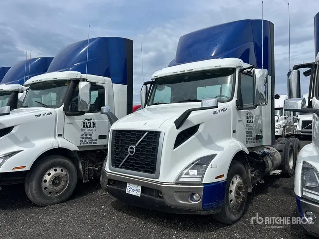 2022 Volvo VNR300 6x4 T/A Day Cab Truck Tractor