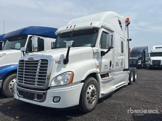 2017 Freightliner Cascadia 6x4 T/A Sleeper Truck Tractor
