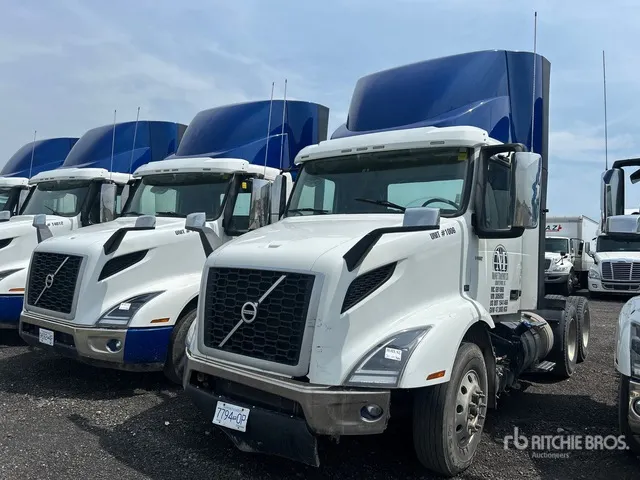 2022 Volvo VNR300 6x4 T/A Day Cab Truck Tractor
