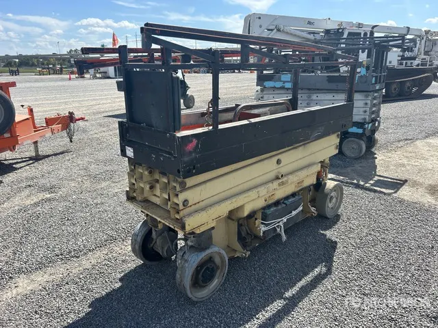 2007 JLG 2030ES Electric Scissor Lift (Inoperable)