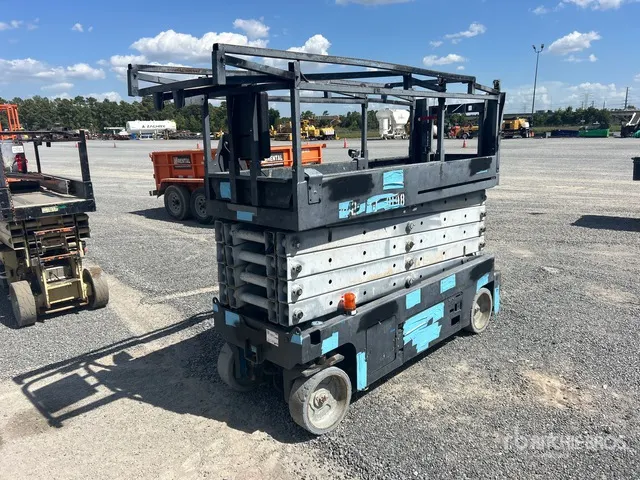2012 Genie GS3232 Electric Scissor Lift (Inoperable)