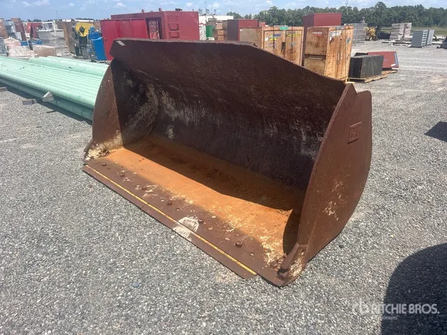 Cat 126 in Q/C Wheel Loader Bucket
