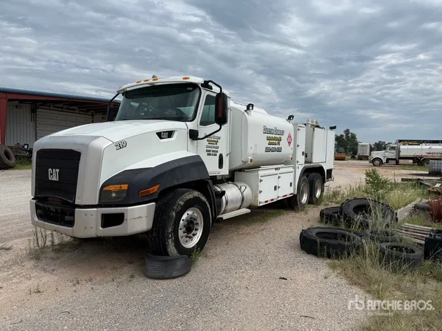 2017 Cat CT660 2000 gal 6x4 Fuel and Lube Truck (Inoperable)