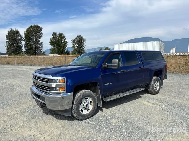 2015 Chevrolet Silverado 2500HD 4x4 Crew Cab Pickup
