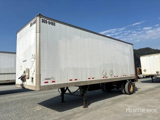 2007 Manac 28 ft x 102 in S/A Van Trailer
