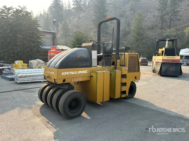 Dynapac CP132 9 Wheel Pneumatic Roller
