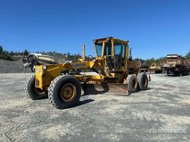 1986 Champion 730 Motor Grader