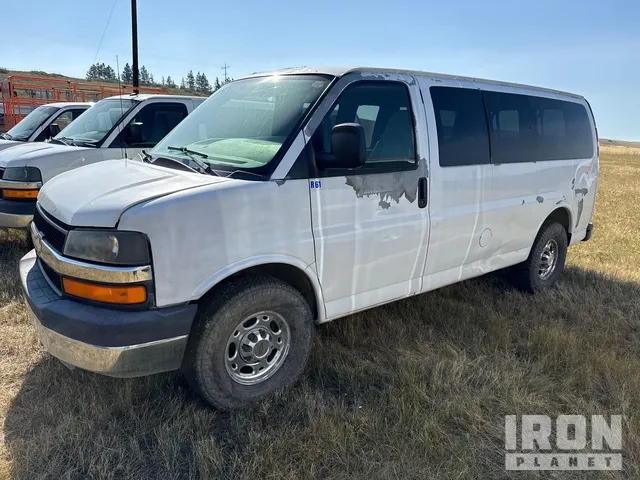 2008 Chevrolet Express 11 Passenger Van