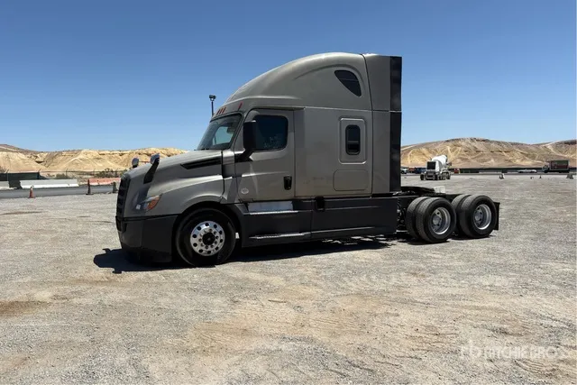 2020 Freightliner Cascadia 126 6x4 T/A Sleeper Truck Tractor (Inoperable)