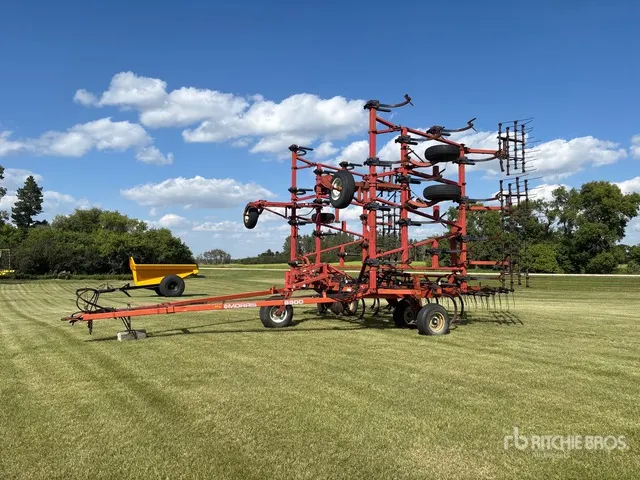 2000 Morris 8900 40 ft Cultivator