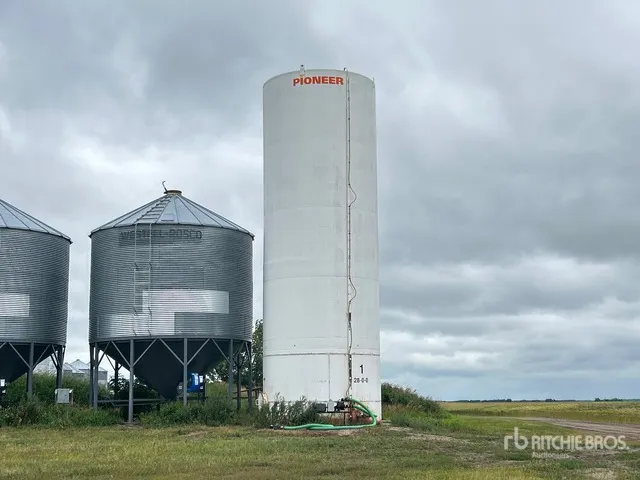 1982 Pioneer 180 Ton Fertilizer Tank