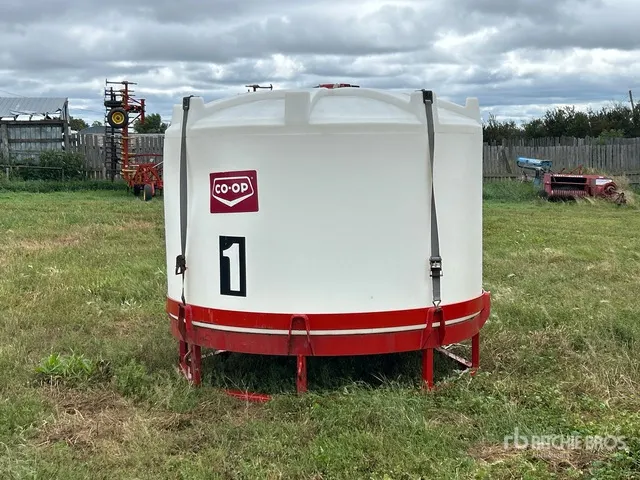 FreeForm 1250 Gallon Poly Fertilizer Tank