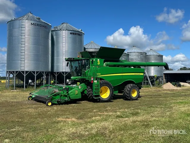 2012 John Deere S690 Combine Harvester