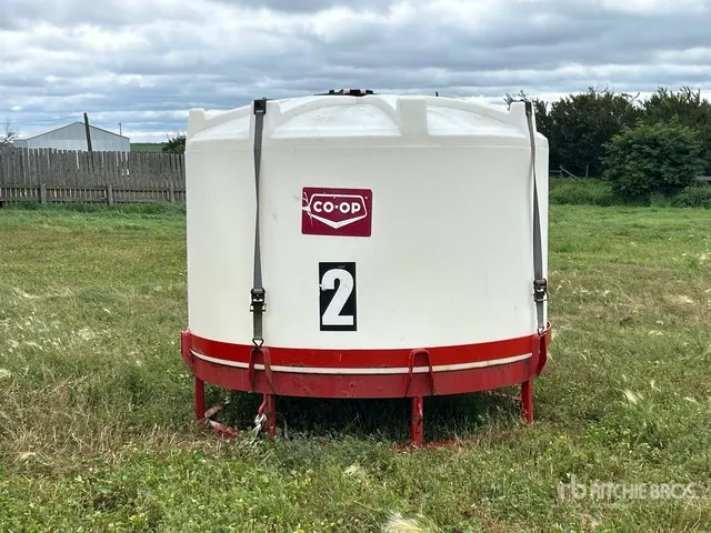 Free Form 1250 Gallon Poly Fertilizer Tank