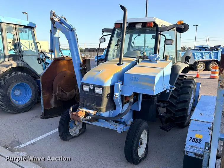 New Holland T5100 tractor