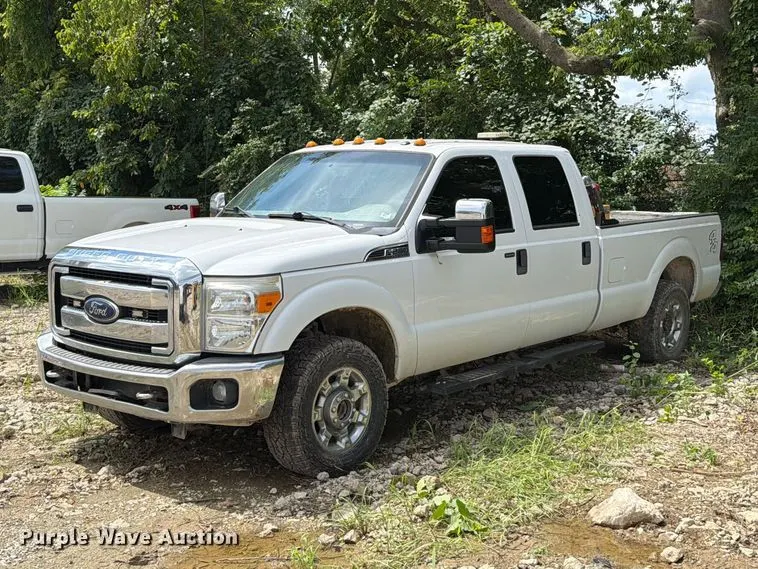 2015 Ford F250 Super Duty XLT Crew Cab pickup truck