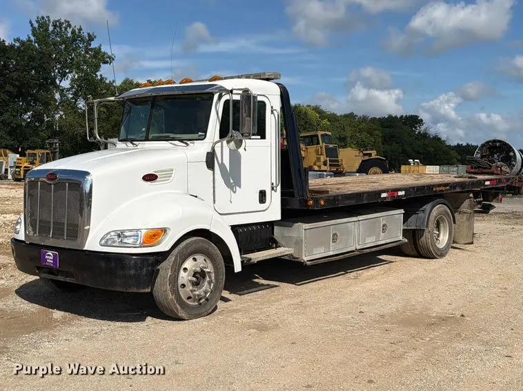 2008 Peterbilt 325 rollback truck