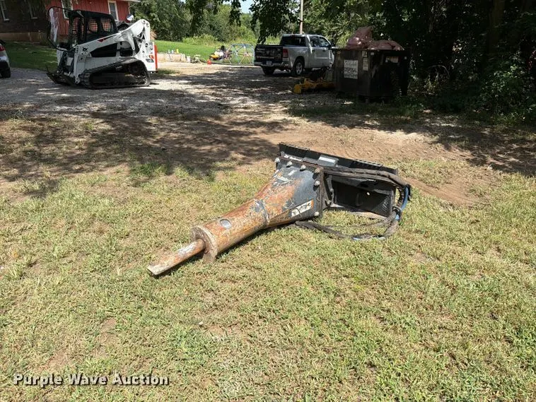 2017 Bobcat HB1189 skid steer breaker
