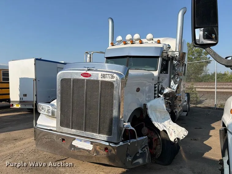 2021 Peterbilt 389 semi truck