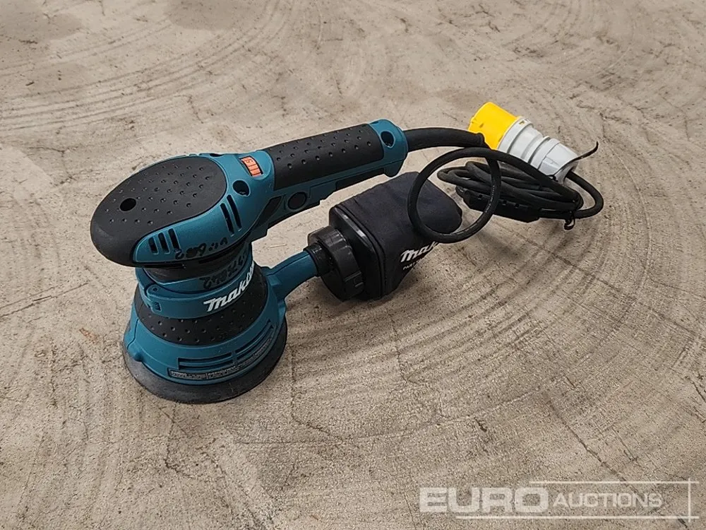 Unused Makita BO5041 110 Volt Palm Sander