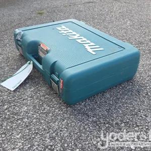 Makita 1 9/16" Rotary Hammer Accepts SDS Plus Bits, Recondition (HR4002) (1 YR Factory Warranty) 
