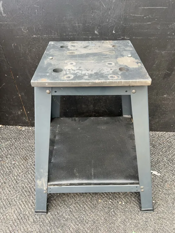 Heavy Duty Metal Tool Stand With Lower Shelf