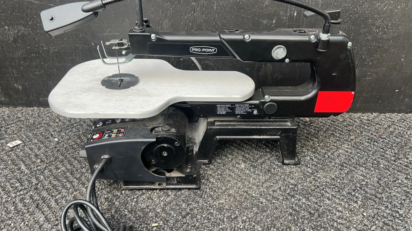 Pro Point Scroll Saw With Flexible Lamp and Foot Pedal