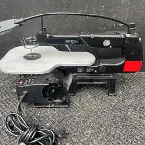 Pro Point Scroll Saw With Flexible Lamp and Foot Pedal