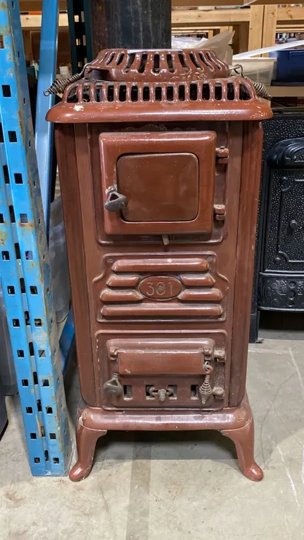 ANTIQUE 301 CAST IRON WOOD BURNING STOVE