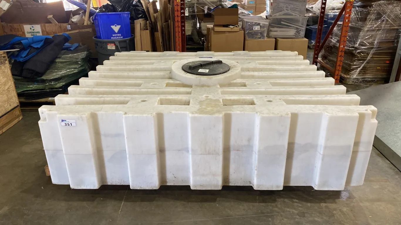 EQUINOX WHITE PLASTIC 600 GAL CAPACITY LOW PROFILE HOLDING TANK