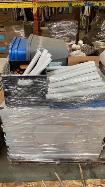 PALLET OF ASSORTED MISCELLANEOUS ITEMS
