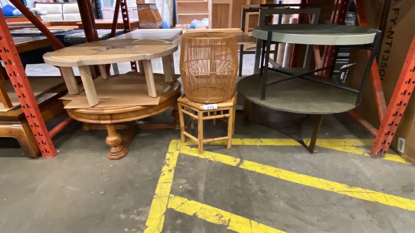 GROUP OF 4 ASSORTED ROUND COFFEE TABLES AND 2 SMALL DRINK/PLANT STANDS