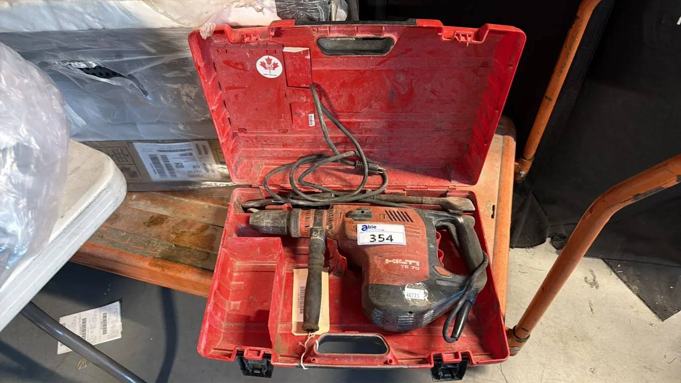TE 70 SERIES 15A 1800W COMBIHAMMER AVR ATC SDS-MAX CHUCK 2-MODE CHIPPING DRILL WITH CASE