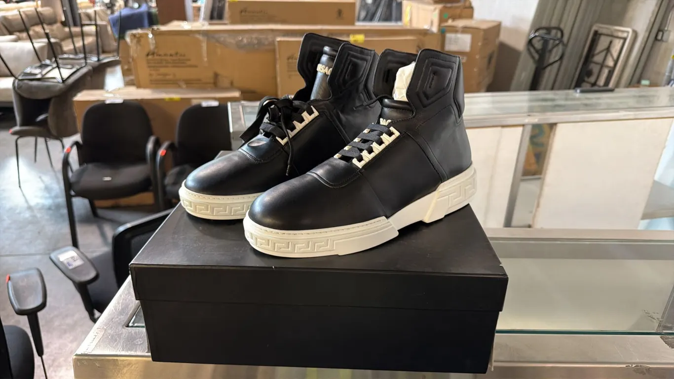 MENS BLACK AND WHITE LEATHER HIGH TOP SHOE SIZE 43 1/2