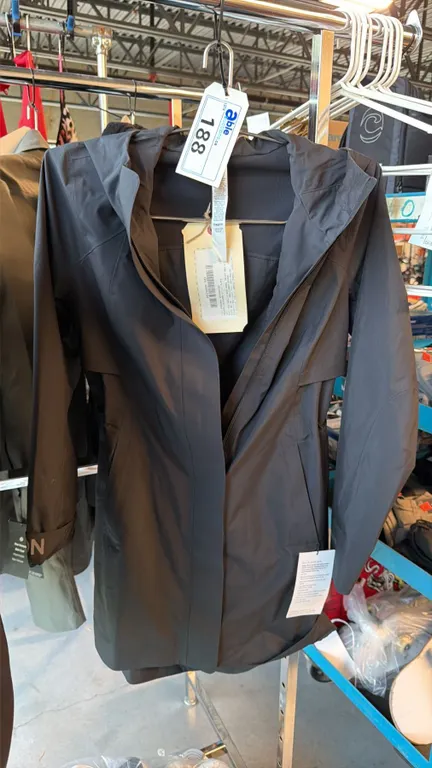 BLACK WATERPROOF HOODED TRENCH-STYLE RAIN JACKET WOMEN'S SIZE 6