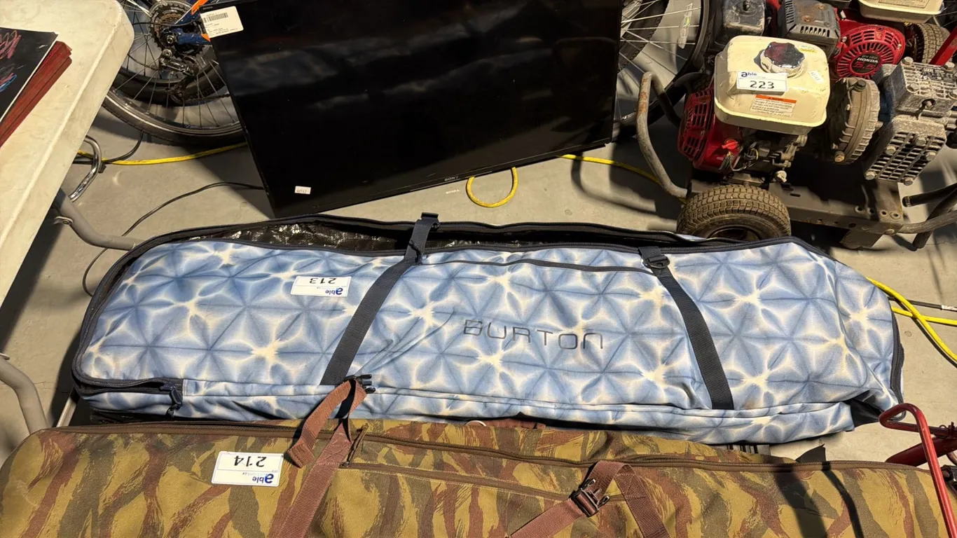 SNOWBOARD EQUIPMENT TRAVEL PACKAGE INCLUDING DECK BINDINGS BOOTS AND BURTON PADDED BAG