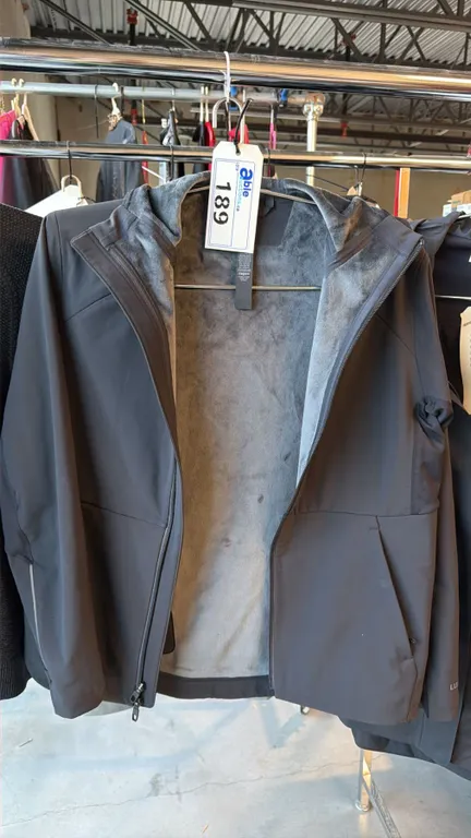 BLACK WATER-RESISTANT HOODED FLEECE BRUSHED INTERIOR PERFORMANCE RUNNING JACKET MEN'S SIZE MEDIUM