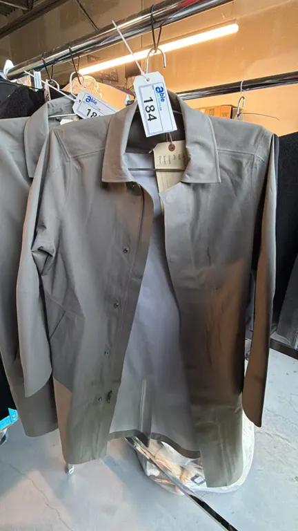GREY WATERPROOF TRENCH-STYLE COMMUTING RAIN COAT MEN'S SIZE LARGE