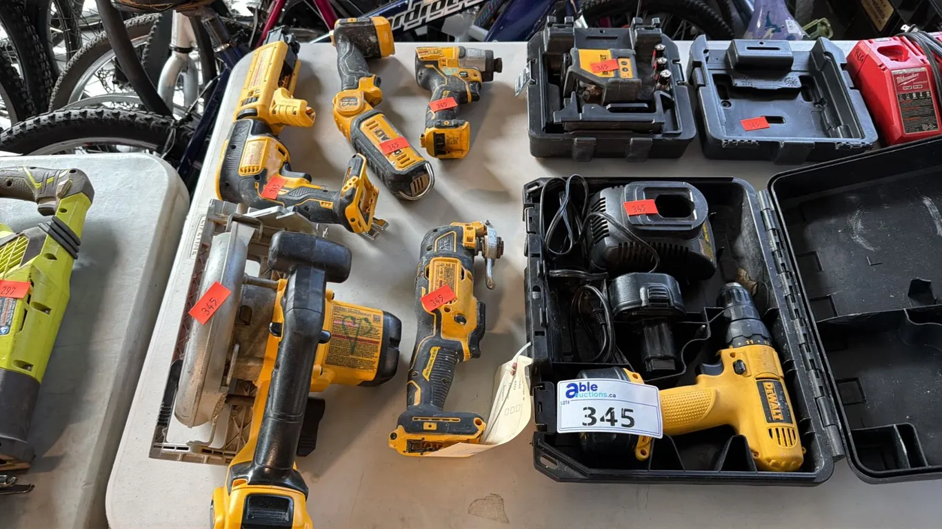 DEWALT 20V MAX CORDLESS CIRCULAR SAW OSCILLATING MULTI-TOOL IMPACT DRIVER DRILL CROSS-LINE LASER