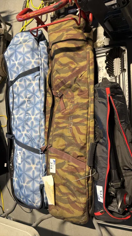 SNOWBOARD EQUIPMENT TRAVEL PACKAGE INCLUDING DECK BINDINGS BOOTS AND CAMO PADDED BAG
