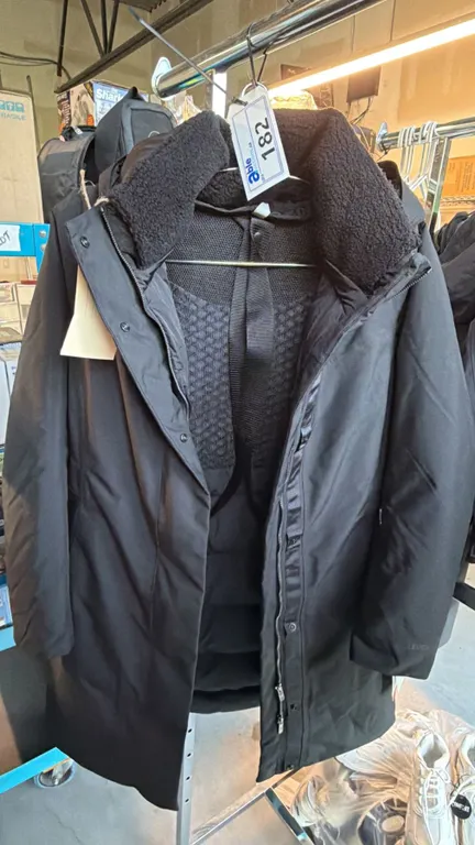 BLACK INSULATED WATERPROOF HOODED WINTER PARKA WOMEN'S SIZE 10