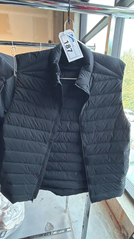BLACK WATER-RESISTANT WINDPROOF LIGHTWEIGHT WINTER VEST L/G