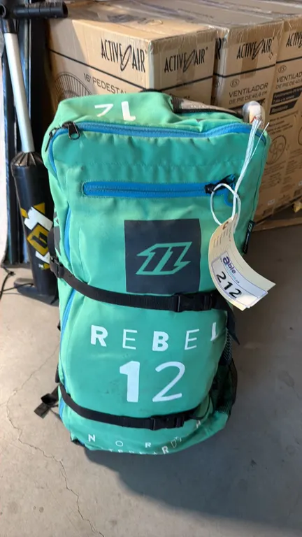 12-METER HIGH-PERFORMANCE FREERIDE KITESURFING KITE AND STORAGE BACKPACK