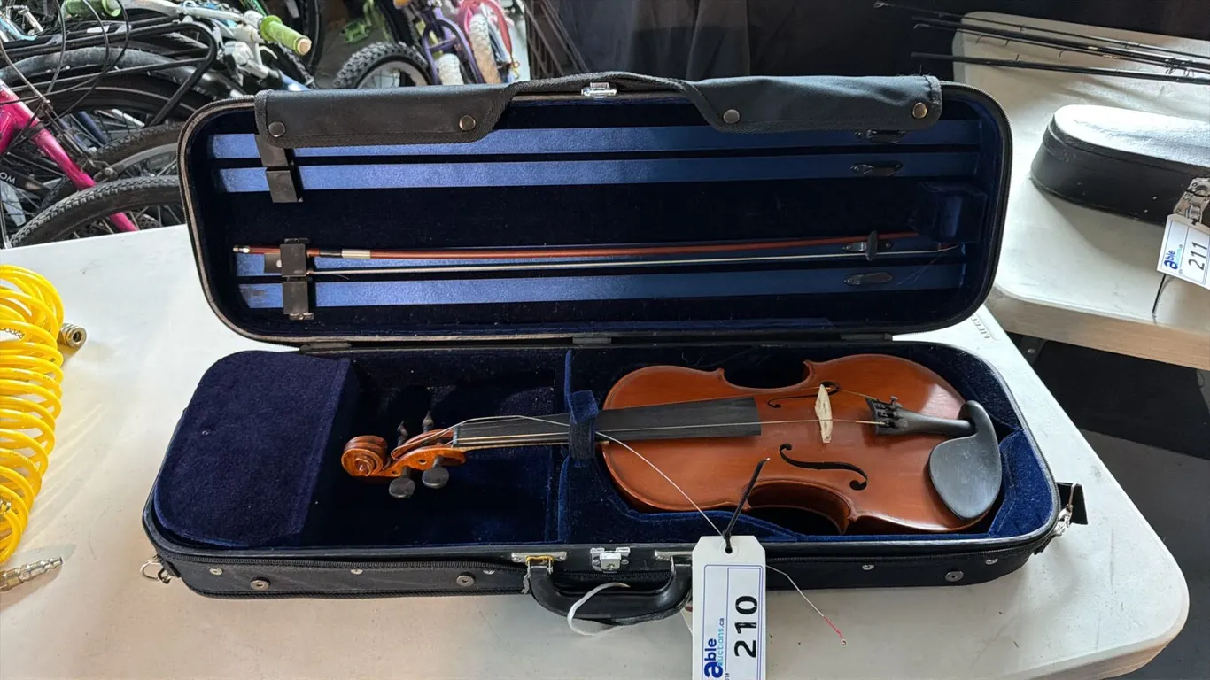 FULL-SIZE ACOUSTIC VIOLIN OUTFIT WITH BOW AND OBLONG SUSPENSION HARD CASE