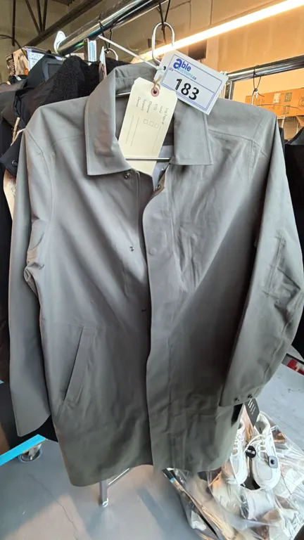 GREY WATERPROOF TRENCH-STYLE COMMUTING RAIN COAT MEN'S SIZE LARGE
