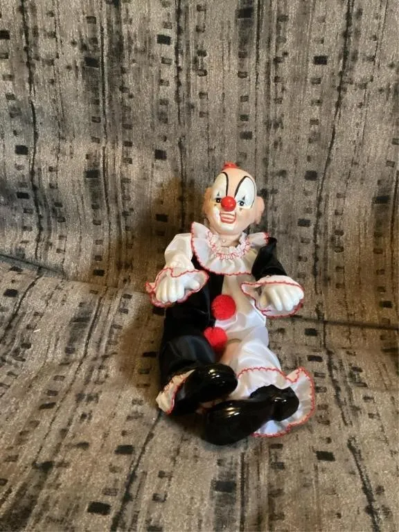 Ceramic musical clown