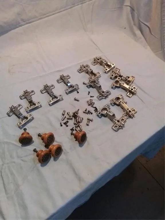 Cabinet hardware