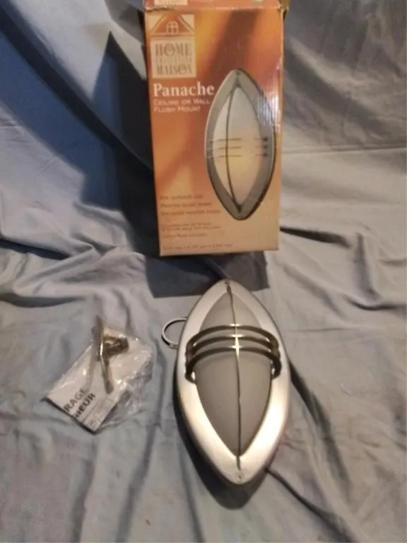 Light fixture never used