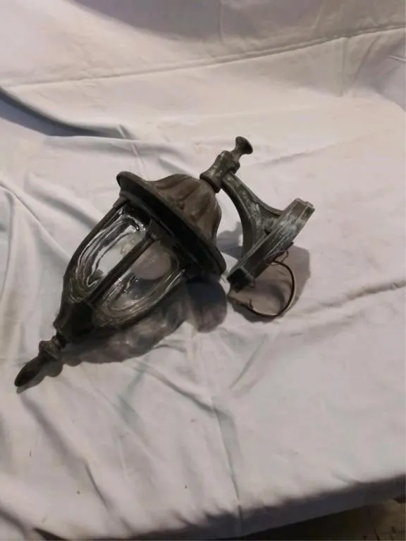 Light fixture used